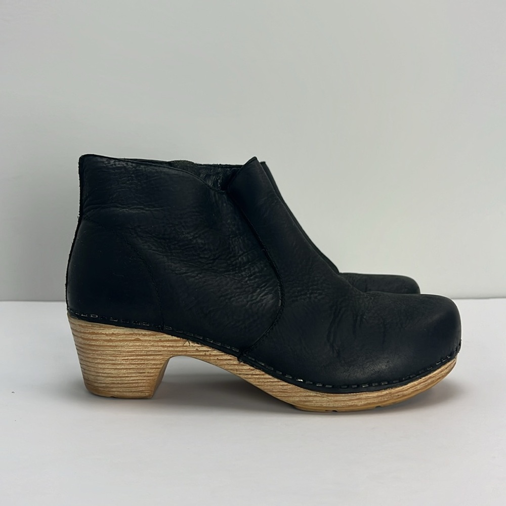 Dansko Maria Bootie Black Milled Nubuck Leather Side Zipper Clog Boots 37 / 7